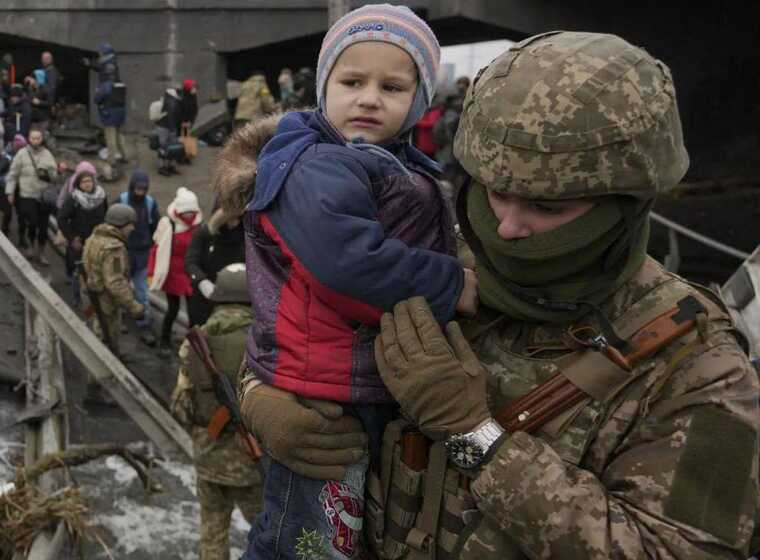 У Курську на агітаційні банери ЗС РФ додали фото українського воїна (ФОТО, ВІДЕО) - зображення