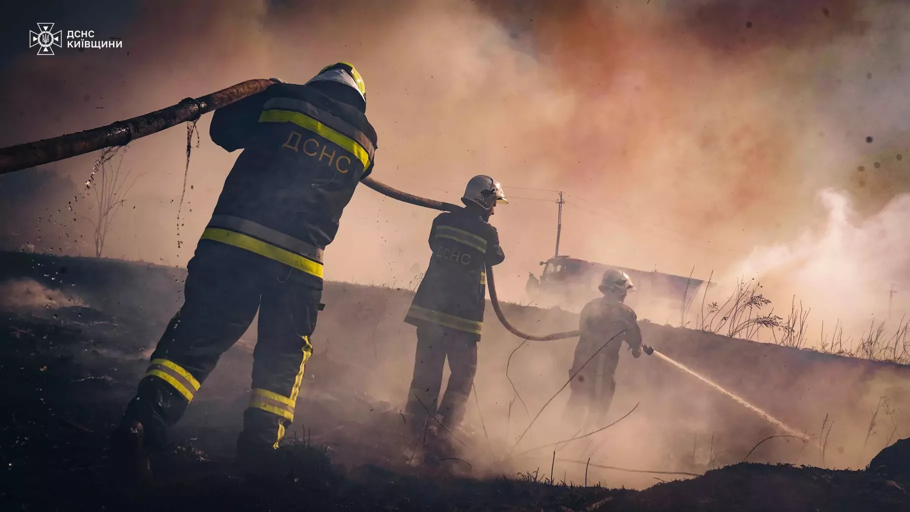 ДСНС врятували ціле село в Київській області від масштабної пожежі (ФОТО) - зображення