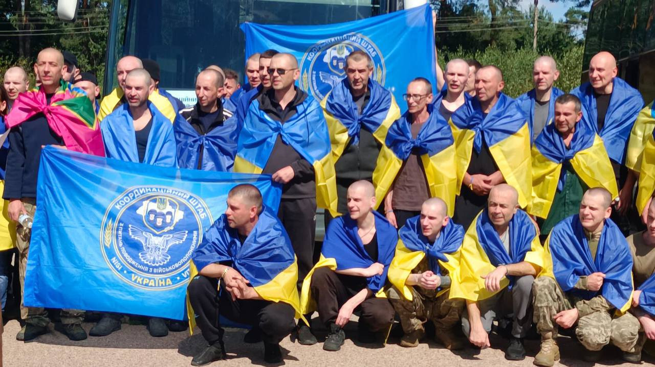 Україна повернула полонених: серед звільнених — захисники Маріуполя та політичні в'язні - зображення