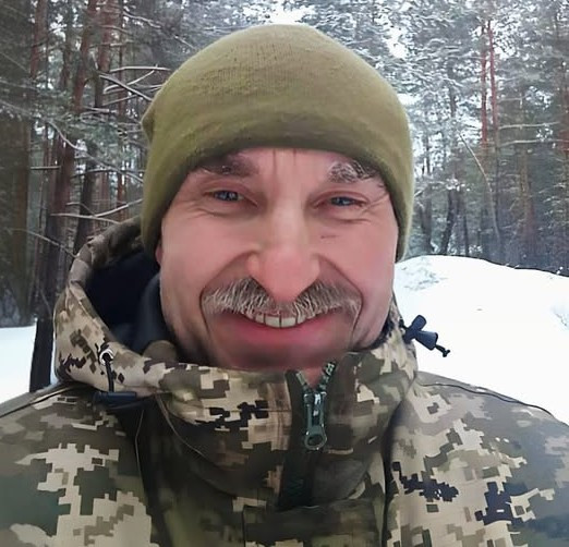 “Родини погодили два варіанти надгробків: у формі козацького хреста чи прямокутної плити”. Інтерв’ю зі Світланою Остапчук, дружиною загиблого захисника Віктора Тупала за позивним  “Родини погодили два варіанти надгробків: у формі козацького хреста чи прямокутної плити”. Інтерв’ю зі Світланою Остапчук, дружиною загиблого захисника Віктора Тупала за позивним