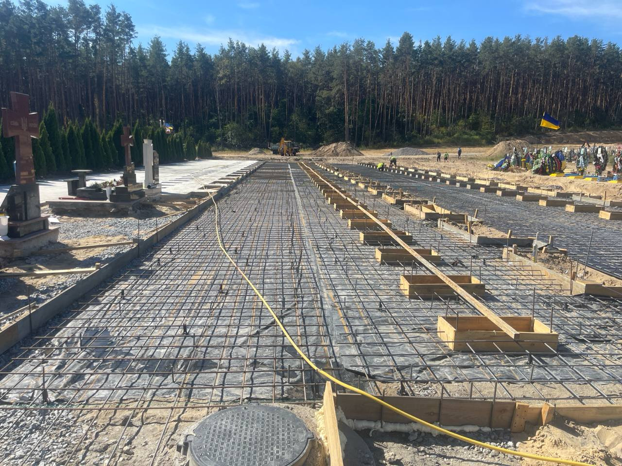 “Родини погодили два варіанти надгробків: у формі козацького хреста чи прямокутної плити”. Інтерв’ю зі Світланою Остапчук, дружиною загиблого захисника Віктора Тупала за позивним 