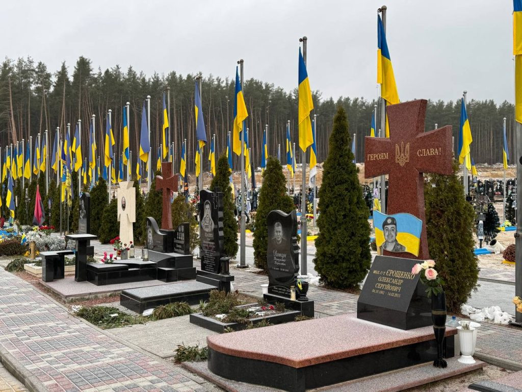 “Родини погодили два варіанти надгробків: у формі козацького хреста чи прямокутної плити”. Інтерв’ю зі Світланою Остапчук, дружиною загиблого захисника Віктора Тупала за позивним  “Родини погодили два варіанти надгробків: у формі козацького хреста чи прямокутної плити”. Інтерв’ю зі Світланою Остапчук, дружиною загиблого захисника Віктора Тупала за позивним