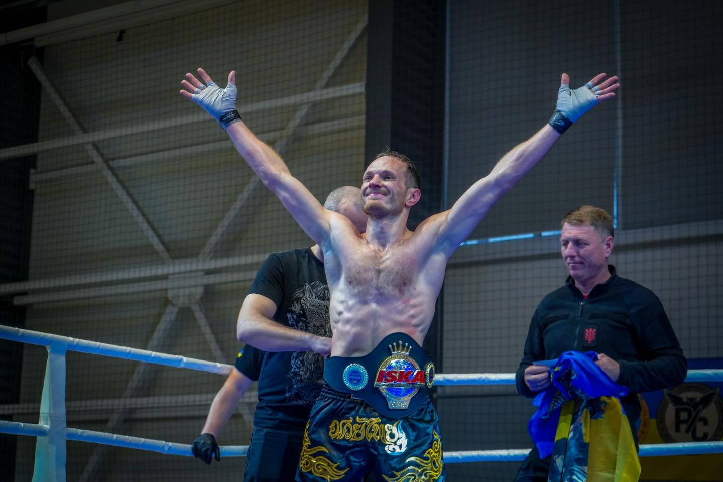 Кікбоксинг дає можливість відчувати себе в тонусі, випробовувати і дізнаватися, на що я здатен. Інтерв’ю з бучанцем Юрієм Корнєєвим, чемпіоном світу з кікбоксингу - зображення