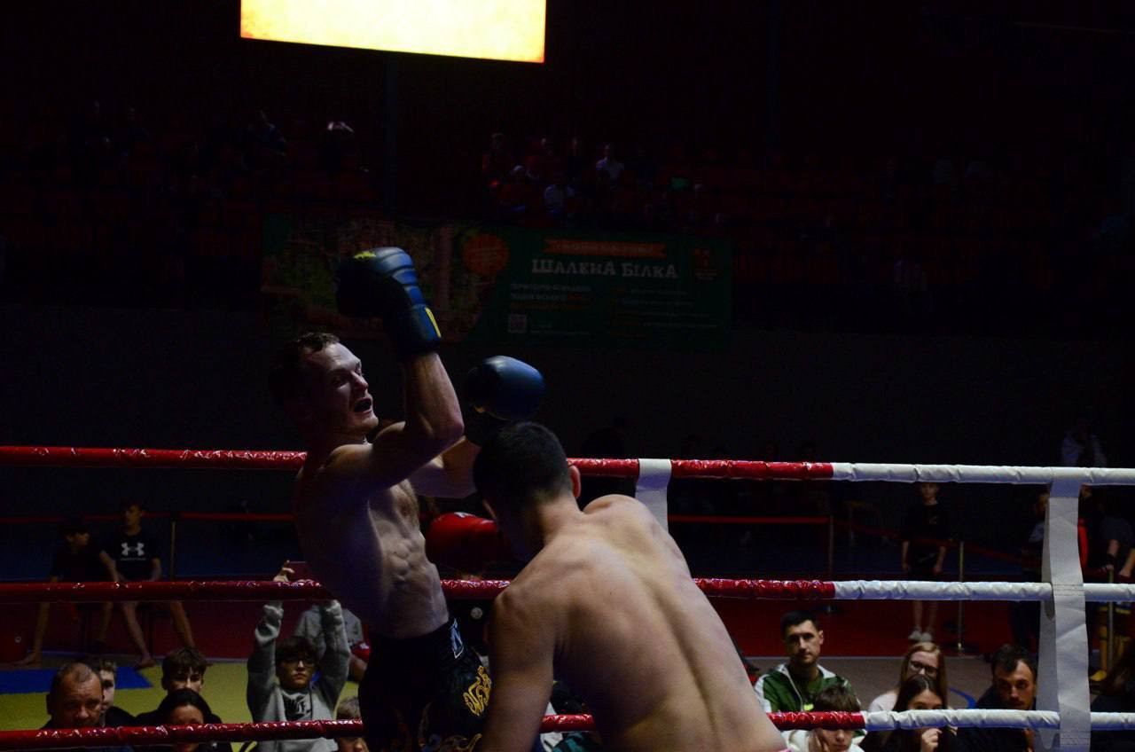 Кікбоксинг дає можливість відчувати себе в тонусі, випробовувати і дізнаватися, на що я здатен. Інтерв’ю з бучанцем Юрієм Корнєєвим, чемпіоном світу з кікбоксингу - зображення