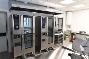 в Ірпінському ліцеї №1 запрацювала сучасна опорна кухня (ФОТО) - зображення