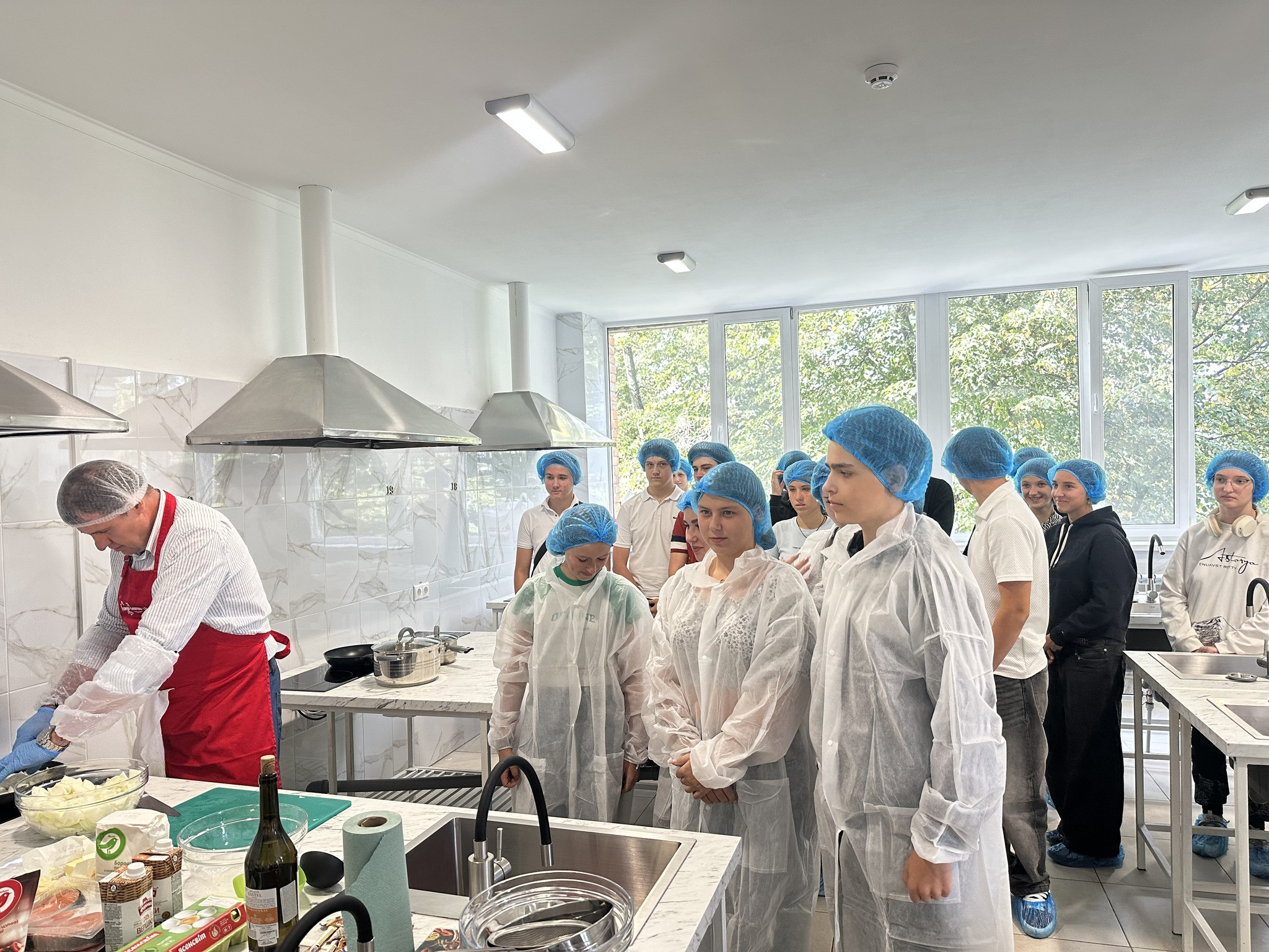 “Ми захотіли створити для дітей такі умови в школі, щоб вони могли досліджувати світ професій на практиці”, – Валентина Полторак, менеджерка швейцарсько-українського проєкту DECIDE - 1 - зображення