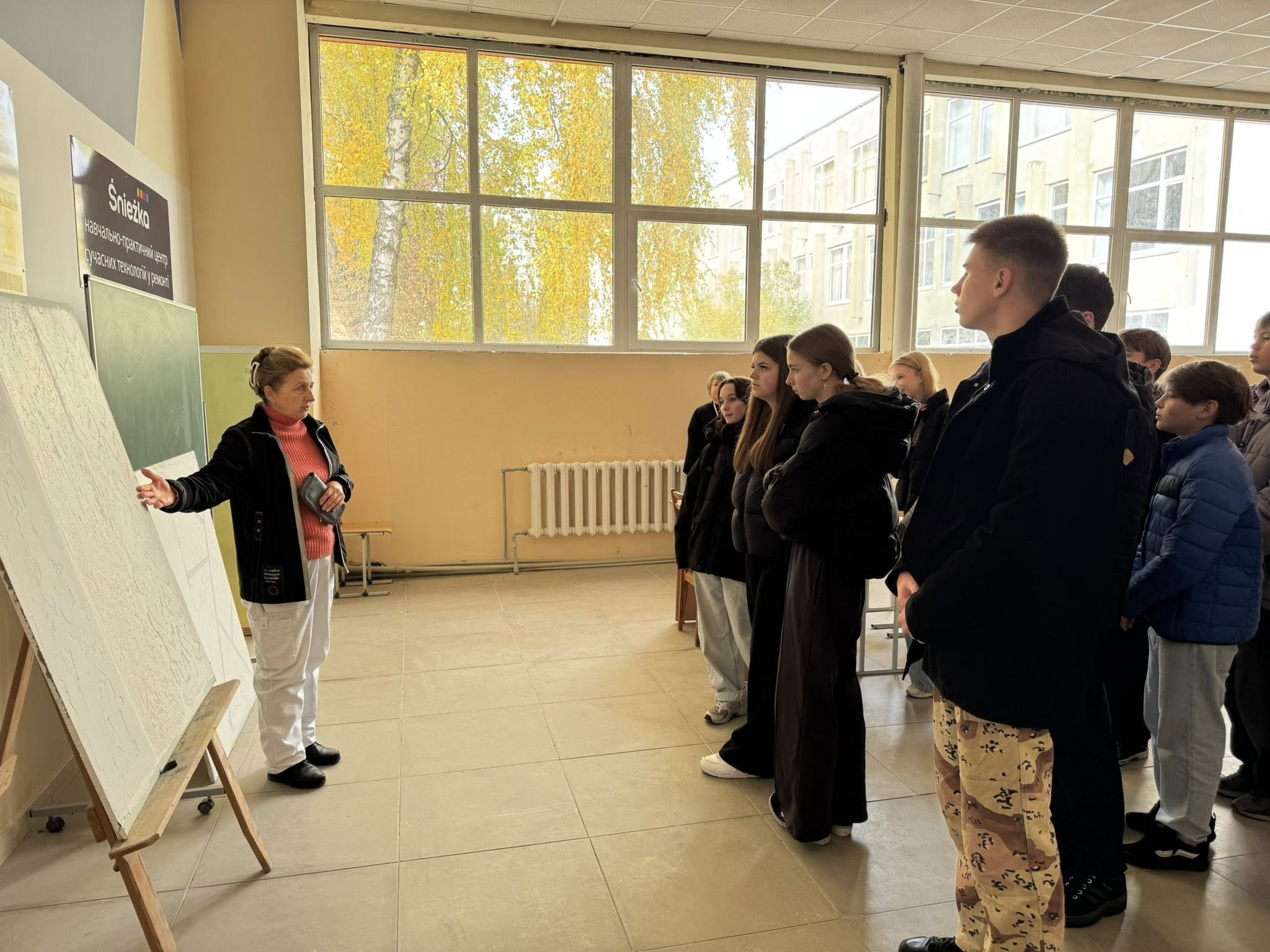 “Ми захотіли створити для дітей такі умови в школі, щоб вони могли досліджувати світ професій на практиці”, – Валентина Полторак, менеджерка швейцарсько-українського проєкту DECIDE - зображення