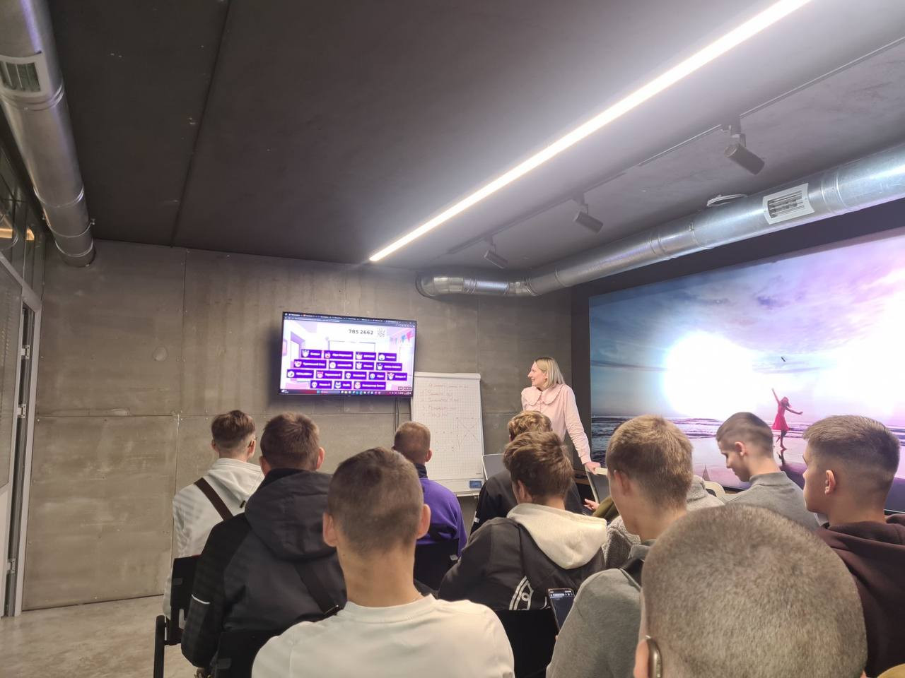 “Ми захотіли створити для дітей такі умови в школі, щоб вони могли досліджувати світ професій на практиці”, – Валентина Полторак, менеджерка швейцарсько-українського проєкту DECIDE - 1 - зображення