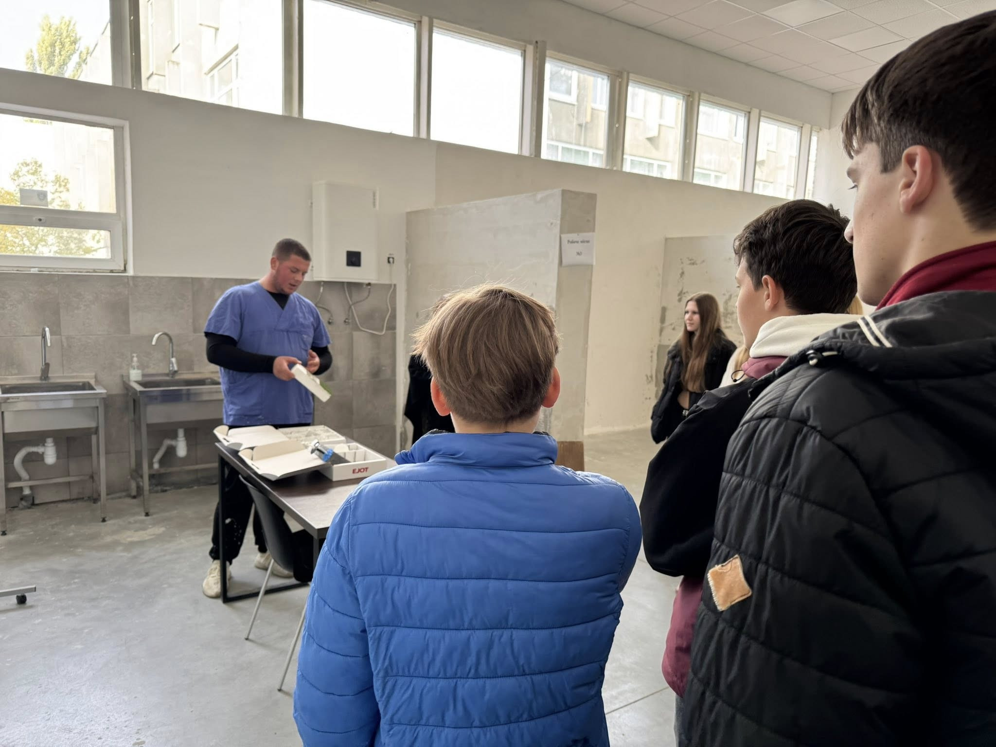 “Ми захотіли створити для дітей такі умови в школі, щоб вони могли досліджувати світ професій на практиці”, – Валентина Полторак, менеджерка швейцарсько-українського проєкту DECIDE - 3 - зображення