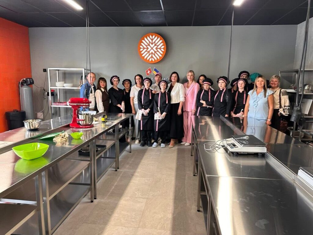 “Ми захотіли створити для дітей такі умови в школі, щоб вони могли досліджувати світ професій на практиці”, – Валентина Полторак, менеджерка швейцарсько-українського проєкту DECIDE - 1 - зображення