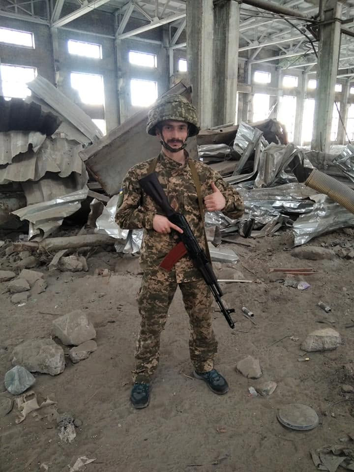 “Безкоштовно навчаємо ветеранів основам бджільництва”. Інтерв’ю із засновником сімейної пасіки 