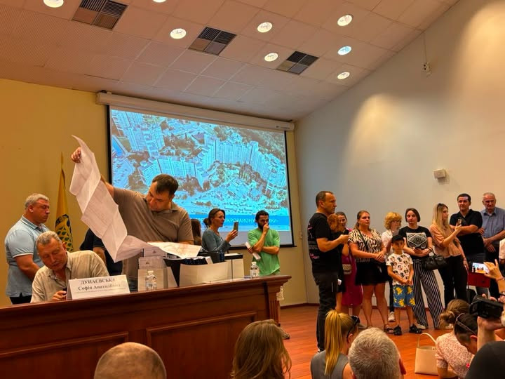 Катерина Радушинська: Громада рятує Теремки: поки мешканці прибирають сміття після прильотів, чиновники готують вирубку парку - зображення