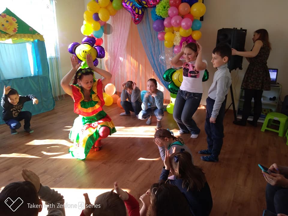 Поїдання млинців та веселощі: в смт Велика Димерка діти зустріли Масляну 