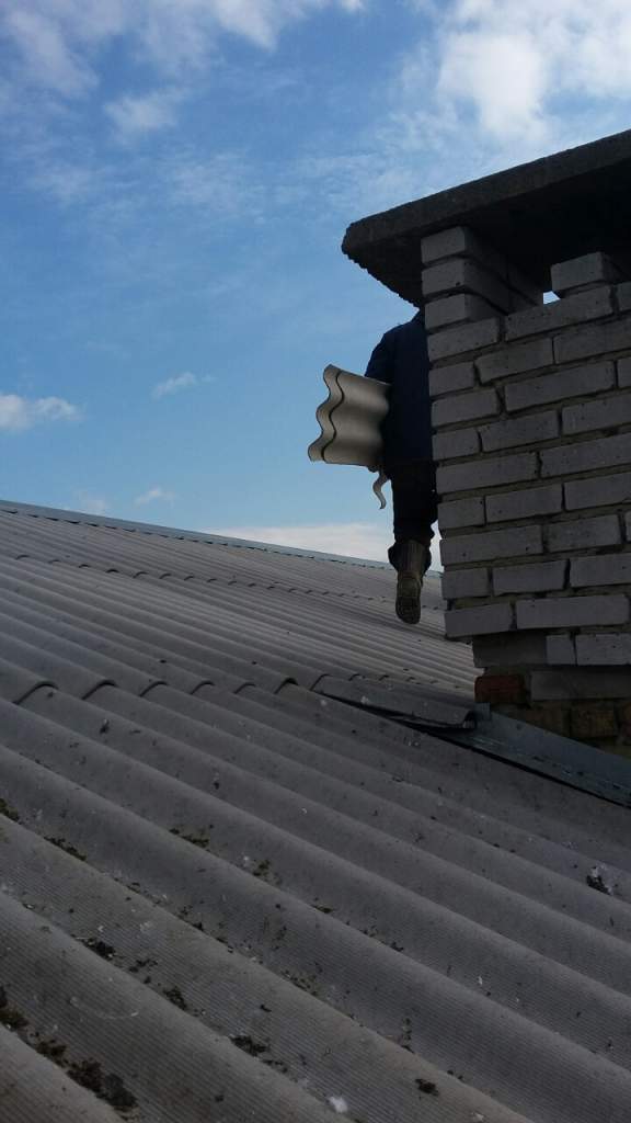 В Кагарлику продовжують відновлювати житлові будинки після буревію