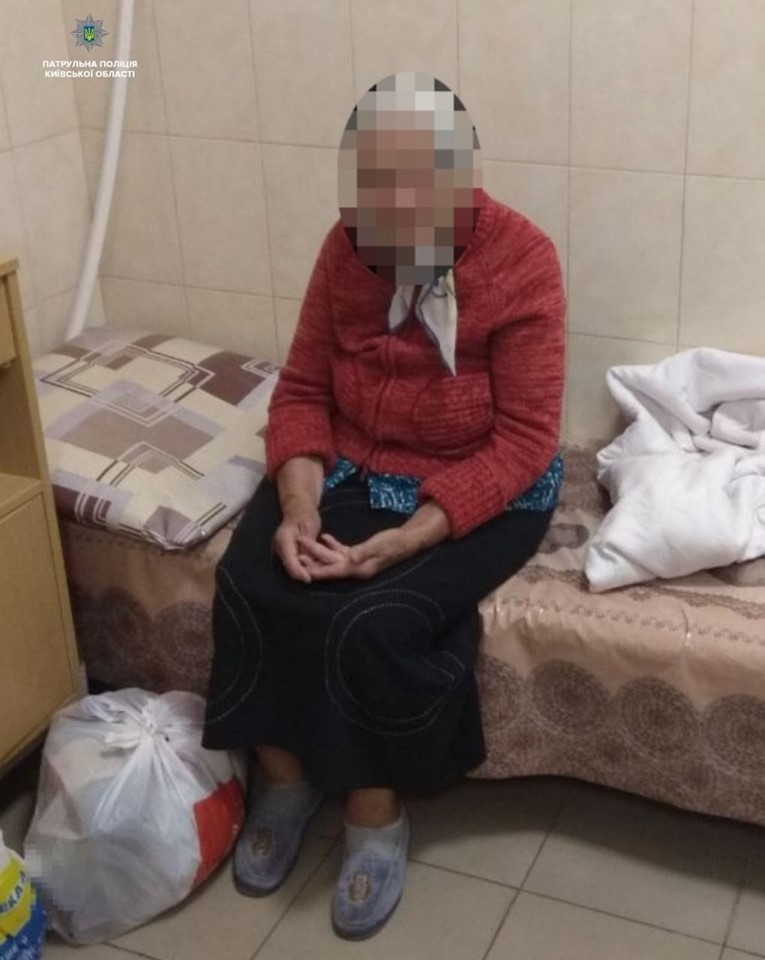 Щасливий кінець неприємної історії: бабусю, яка заблукала у Борисполі, патрульні повернули додому