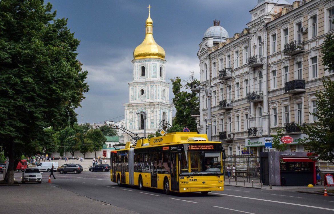 Сьогодні у Києві громадський транспорт працюватиме на ...