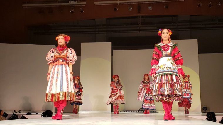 Український одяг, створений японцями, показали на фестивалі культур у Токіо