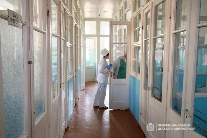Дружину українця з коронавірусом госпіталізували